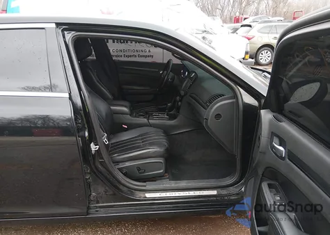 2012 Chrysler 300 S V8 z USA, uszkodzony, nr VIN 2C3CCAJT1CH163893